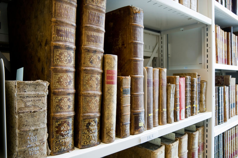 Livres rares et anciens des collections et archives des Musées de la civilisation. 